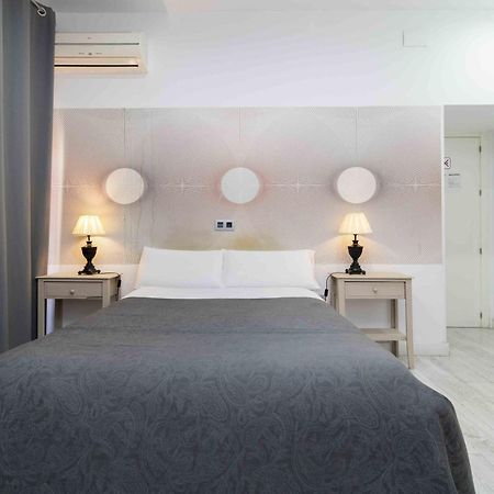 Pension Foster Madrid Dış mekan fotoğraf