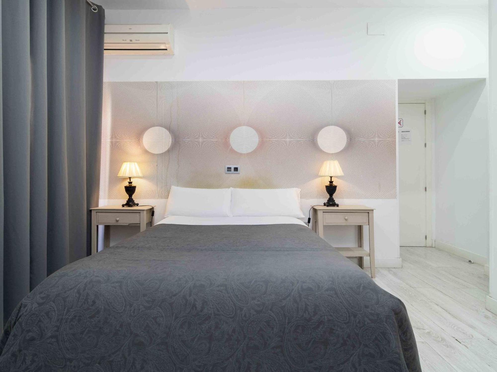 Pension Foster Madrid Dış mekan fotoğraf